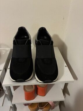 Sneex - black icon - worn 4 times